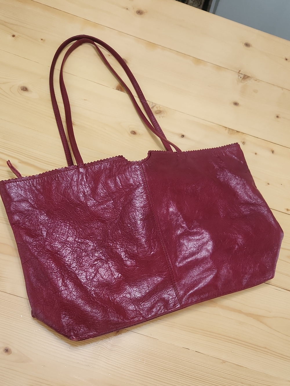 Latico Leathers Brigitte Red Full Grain Leather Scalloped Shoulder Tote Bag - Picture 16 of 16